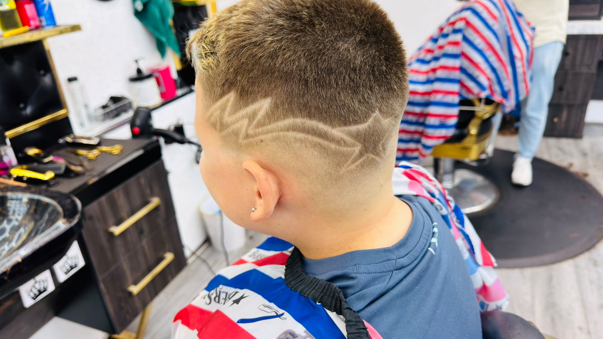 New Style Mobile Barber haircut 4